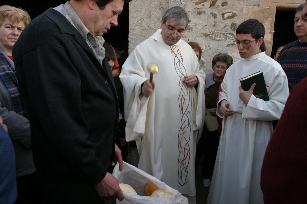 Benedicció de panets l'any 2004